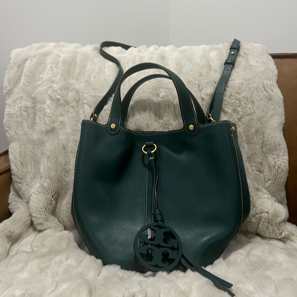 Emerald Green Tory Burch Bucket Crossbody with Matching Wallet